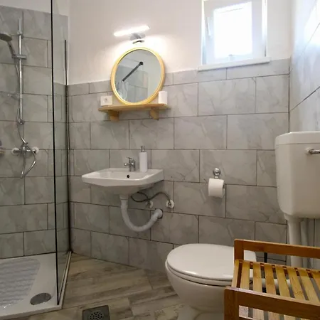 Apartment Josip 1649 *