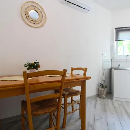 Josip 1649 Apartment