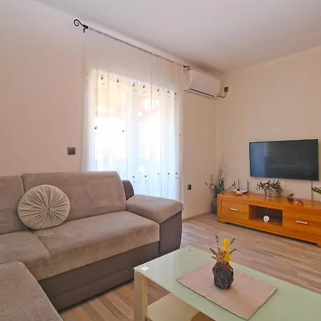 Josip 1649 Apartment *