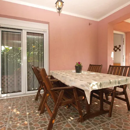 Josip 1649 Apartment
