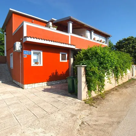 Josip 1649 Apartment *