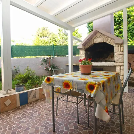 Josip 1649 Apartment *